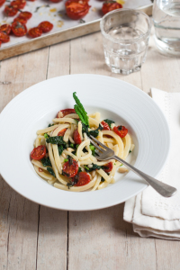 Scialatielli con cavolo nero e pomodori confit