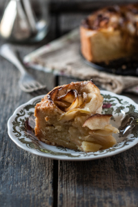 Frolla con ripieno morbido di mele e crema frangipane