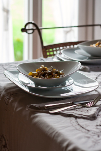 Pappardelle di farro allo zafferano con porcini e ragù bianco di coniglio