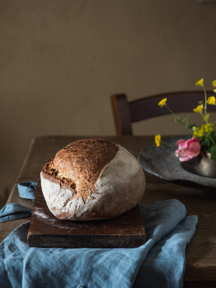 Sotto la neve, pane. Pagnotta a lievitazione naturale con grano Verna, una  ricetta per il pane di tutti i giorni - Con le mani in pasta